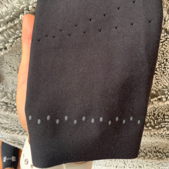 Lululemon leggings size 2 Black like new - Picture 8 of 10